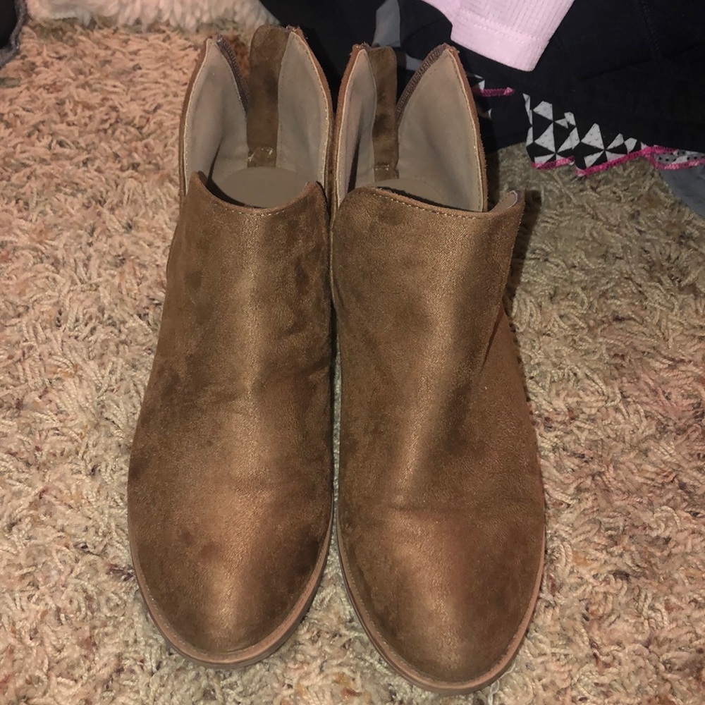Used bootie shoes in great condition size 6.5